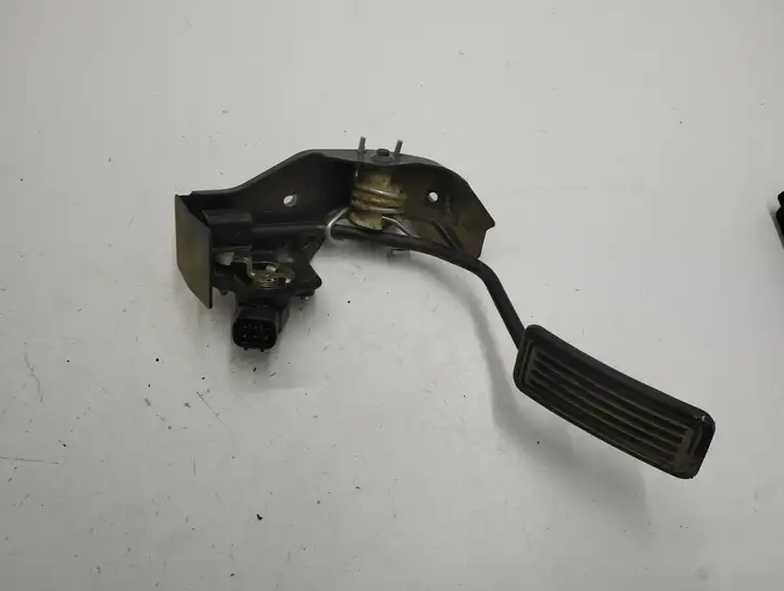 Toyota Corolla Verso AR10 (2004 - 2009) 8928152021 Педаль акселератора — фото 5