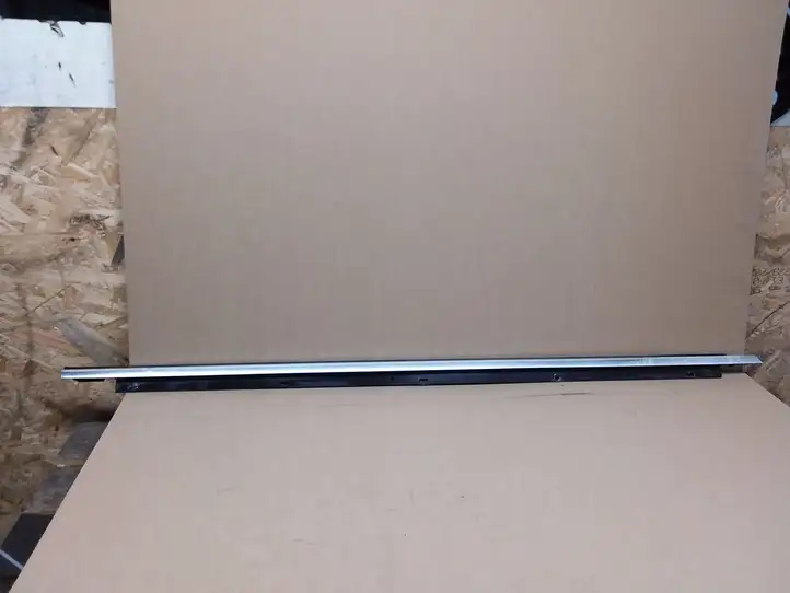 Audi A6 (2004 - 2008)  4F0853284B Уплотнительная резина стекла передней двери