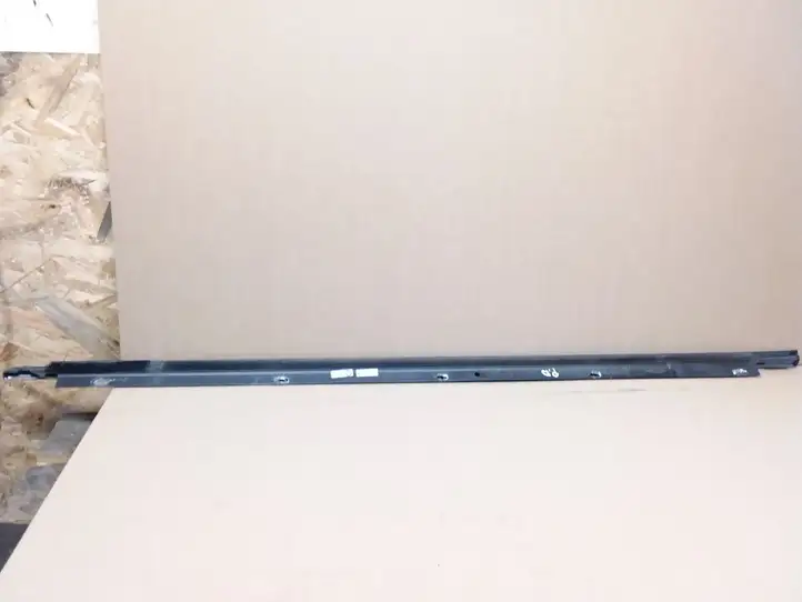 Audi A6 (2004 - 2008)  4F0853284B Уплотнительная резина стекла передней двери