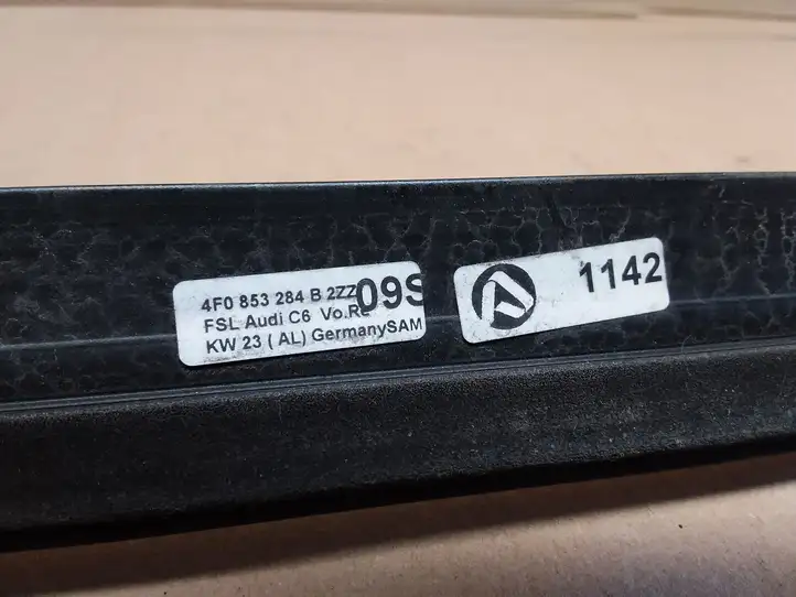 Audi A6 (2004 - 2008)  4F0853284B Уплотнительная резина стекла передней двери