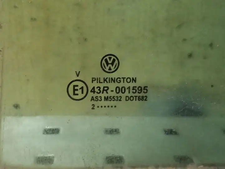 Volkswagen Golf IV (1998 - 2005) Форточка двери — фото 2