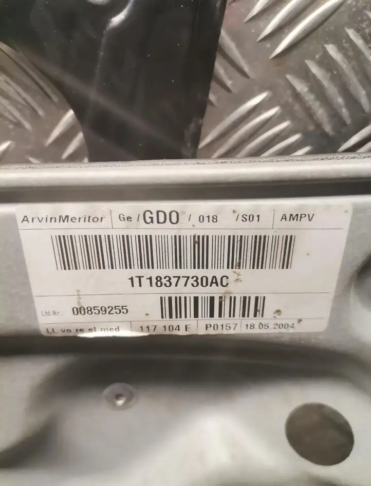 Volkswagen Touran I (2003 - 2010)   Передний комплект электрического механизма для подъема окна