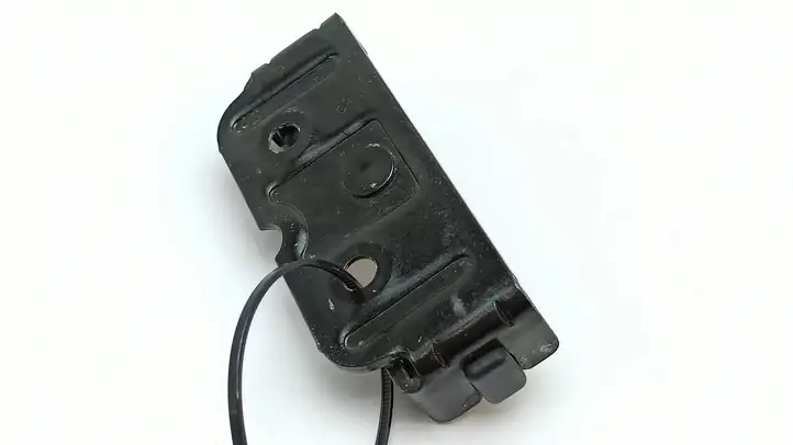 BMW Z4 E85 E86 (2002 - 2008) 8203771 Скоба замка крышки багажника — фото 3