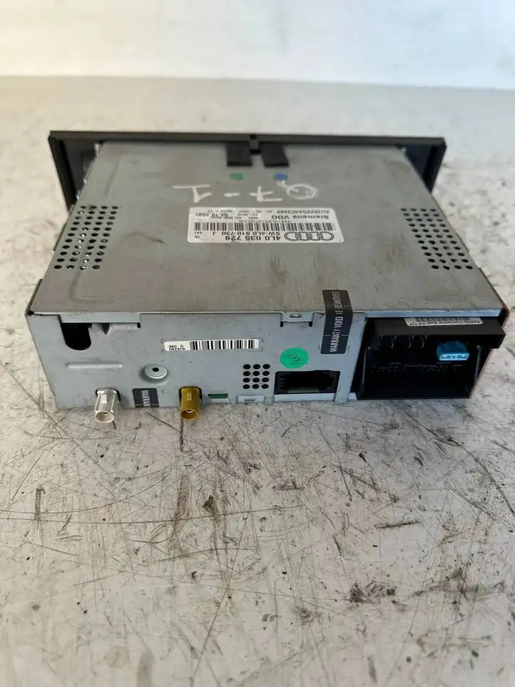 Audi Q7 (2005 - 2009)  4L0035729 CD/DVD чейнджер