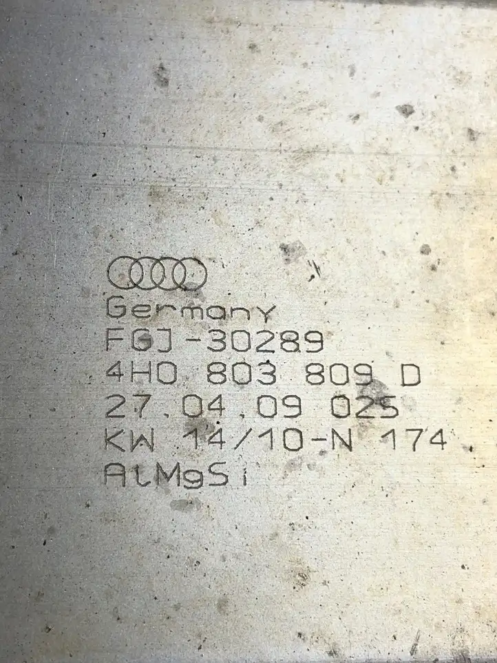 Audi A8 S8 D4 4H (2010 - 2014) 4H0803809D Прочие детали днища — фото 3