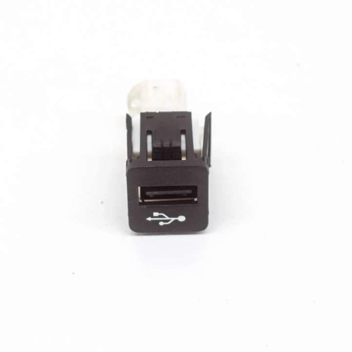 9229294 BMW X3 G01 USB jungtis