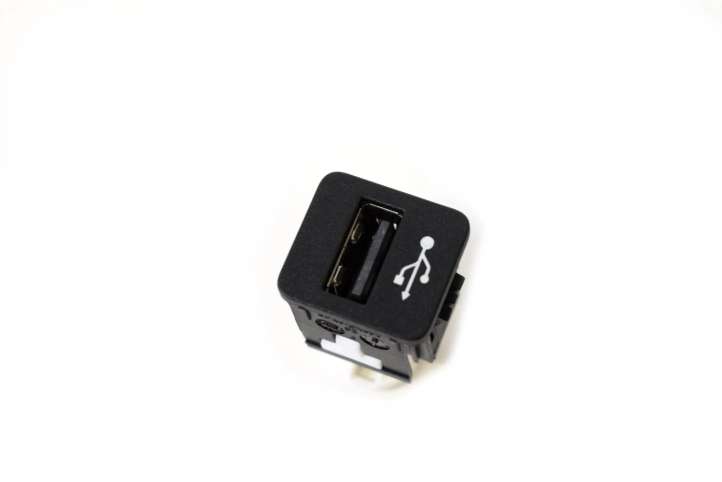 9229294 BMW 3 G20 G21 USB jungtis