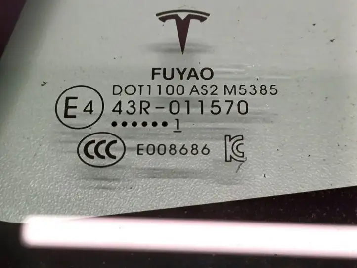 Tesla Model 3 (2017 - 2023) 1514978-01-C Заднее боковое стекло — фото 4