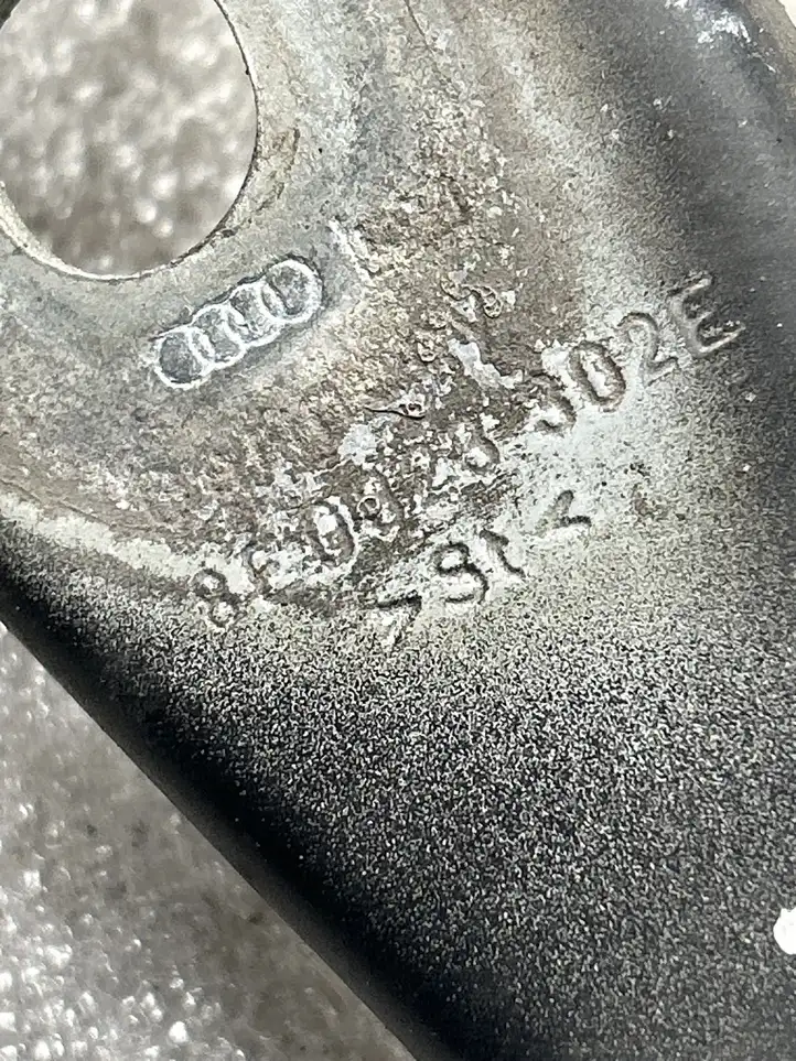 Audi A4 S4 B6 8E 8H (2000 - 2006) 8E0023302E Прочие детали салона — фото 3