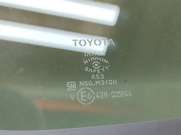 Toyota RAV 4 (XA50) (2018 - ) 43R005844 Заднее боковое стекло — фото 3