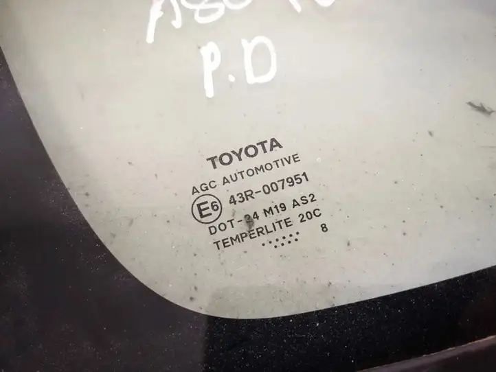Toyota Auris 150 (2006 - 2012) Треугольное стекло кузова — фото 2