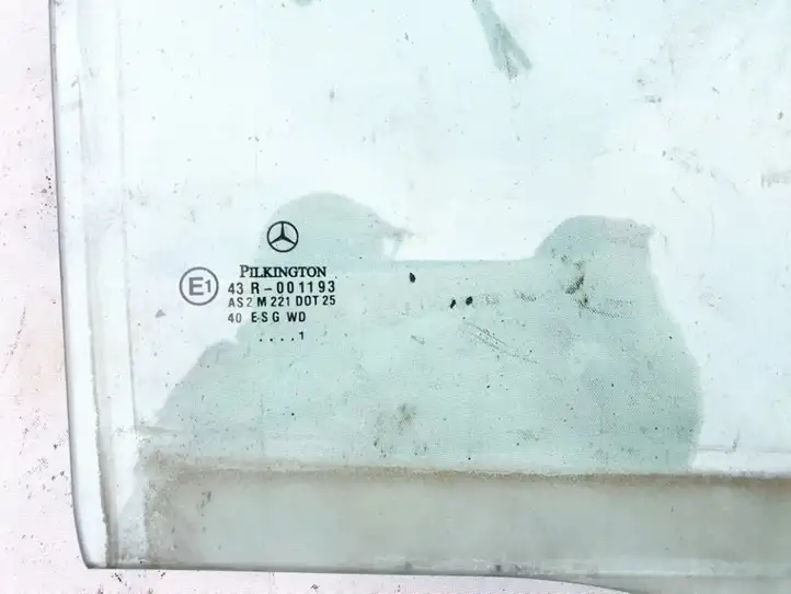 Mercedes-Benz C W203 (2000 - 2007) Стекло задней двери — фото 2