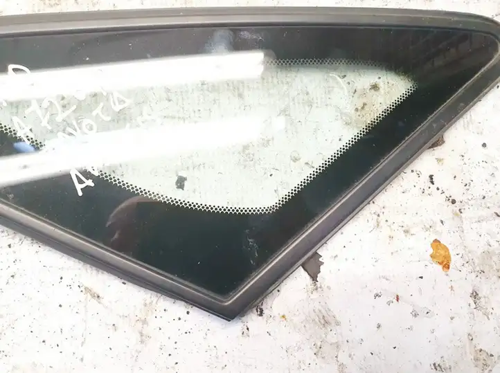 Toyota Avensis Verso (2001 - 2004) Треугольное стекло кузова — фото 3