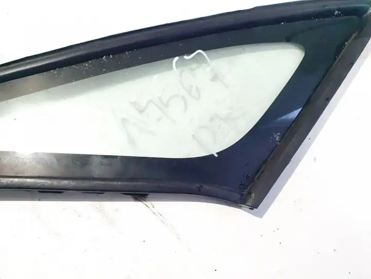 Toyota Corolla Verso E121 (2001 - 2004) Треугольное стекло кузова — фото 2