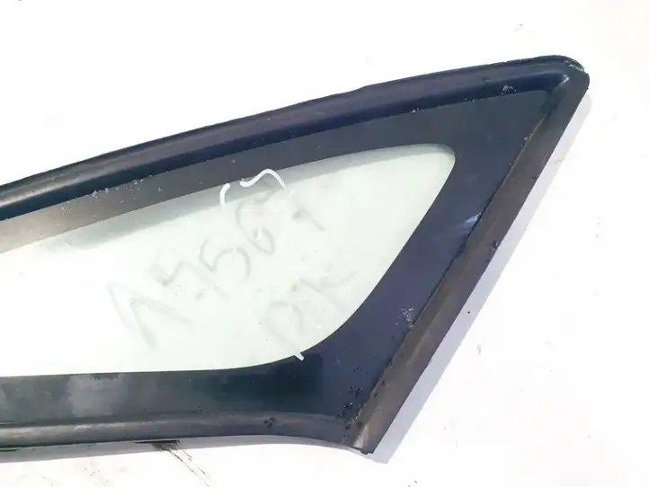 Toyota Corolla Verso E121 (2001 - 2004) Треугольное стекло кузова — фото 3