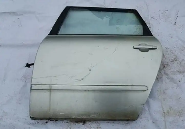 Toyota Avensis Verso (2004 - 2009)  sidabrines Задняя дверь