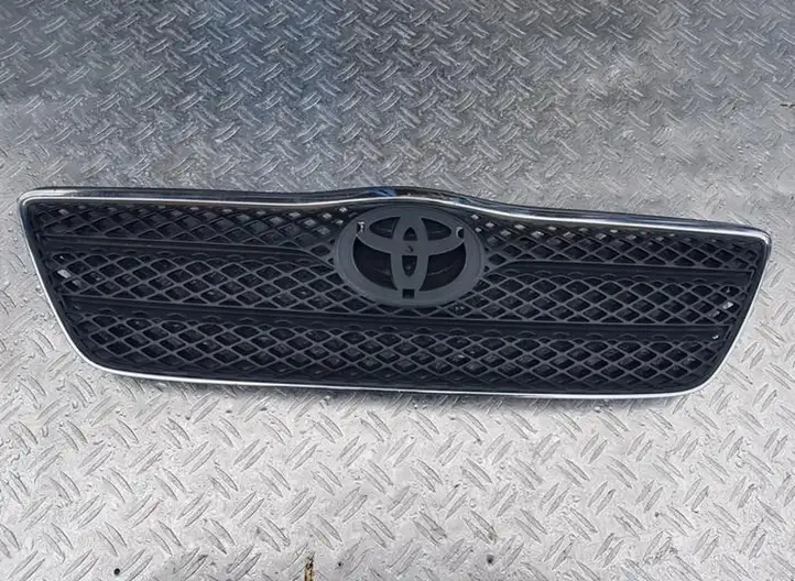 Toyota Corolla E120 E130 (2000 - 2004) Передняя решетка — фото 1