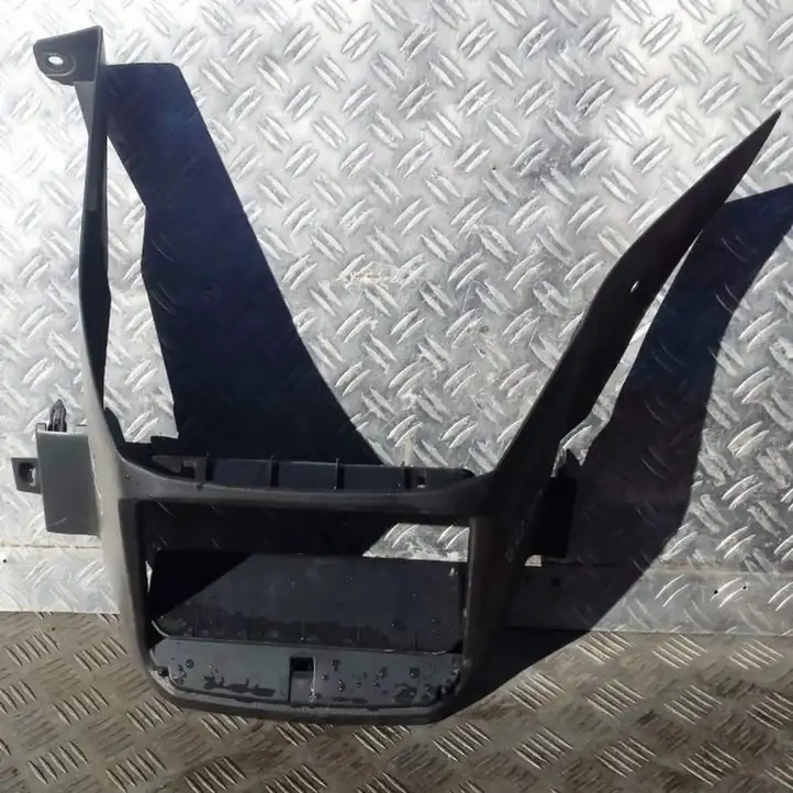 Toyota Avensis Verso (2004 - 2009) 5881044090 Прочие детали салона — фото 2