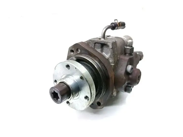 Nissan X-Trail T30 (2001 - 2007) 16700-ES60A Топливный насос — фото 1