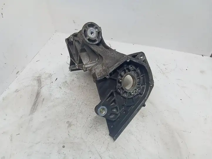 Opel Vectra C (2002 - 2005) 55187918 Кронштейн топливного насоса — фото 2
