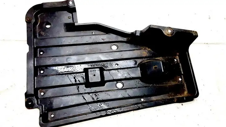 Toyota Corolla Verso E121 (2001 - 2004) 853980f010 Защита двигателя — фото 2