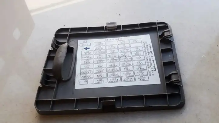 Toyota Prius (XW20) (2003 - 2009) 911172B011 Прочие детали салона — фото 2