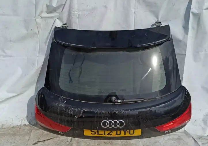 Audi A1 (2010 - 2014) Juoda Крышка багажника — фото 1
