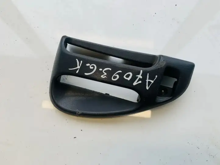 Toyota Previa (XR30, XR40) II (2000 - 2006) Прочие детали салона — фото 1