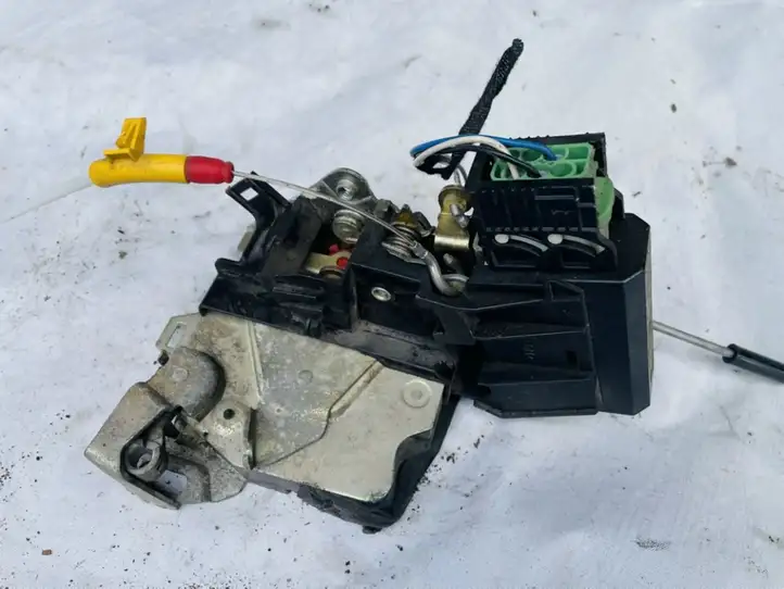 BMW 5 E39 (1996 - 2003)   Замок задней двери