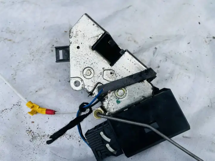 BMW 5 E39 (1996 - 2003)   Замок задней двери