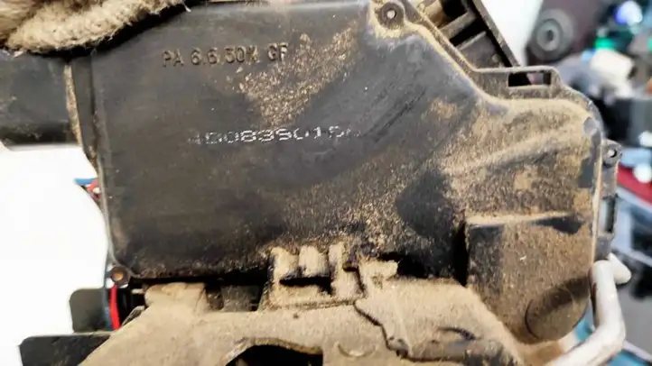 Audi A6 S6 C5 4B (1997 - 2001) 4B0839015C Замок задней двери — фото 3