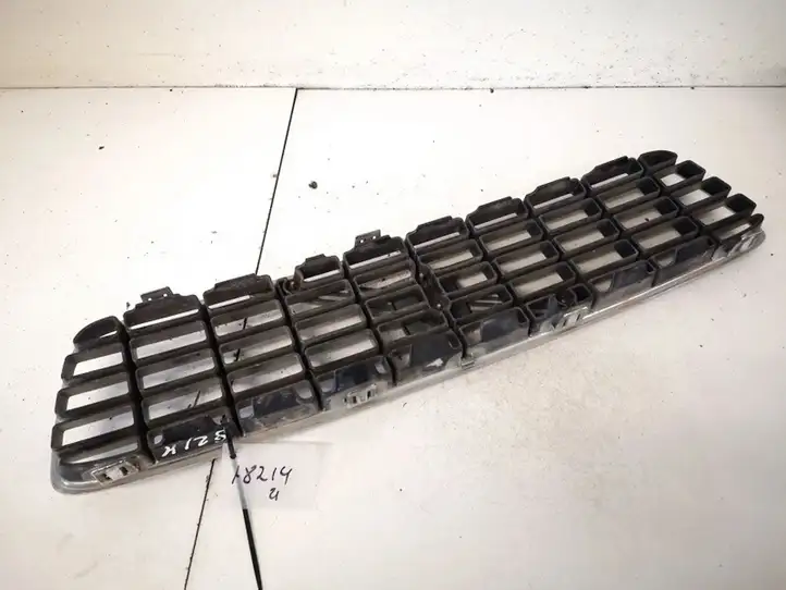 Volvo S60 (2000 - 2004) 9151881 Передняя решетка — фото 2