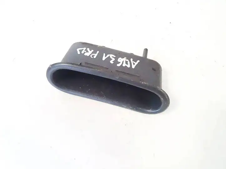 Toyota Yaris (1999 - 2003) Прочие детали салона — фото 2