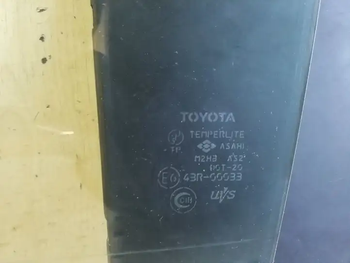 Toyota RAV 4 (XA20) (2000 - 2005) Стекло задней двери — фото 3