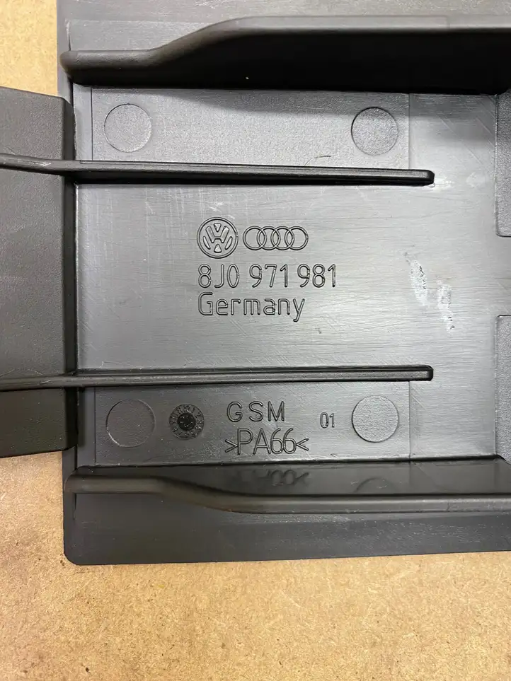 Audi A4 S4 B8 8K (2011 - 2015) 8J0971981 Прочие детали салона — фото 3