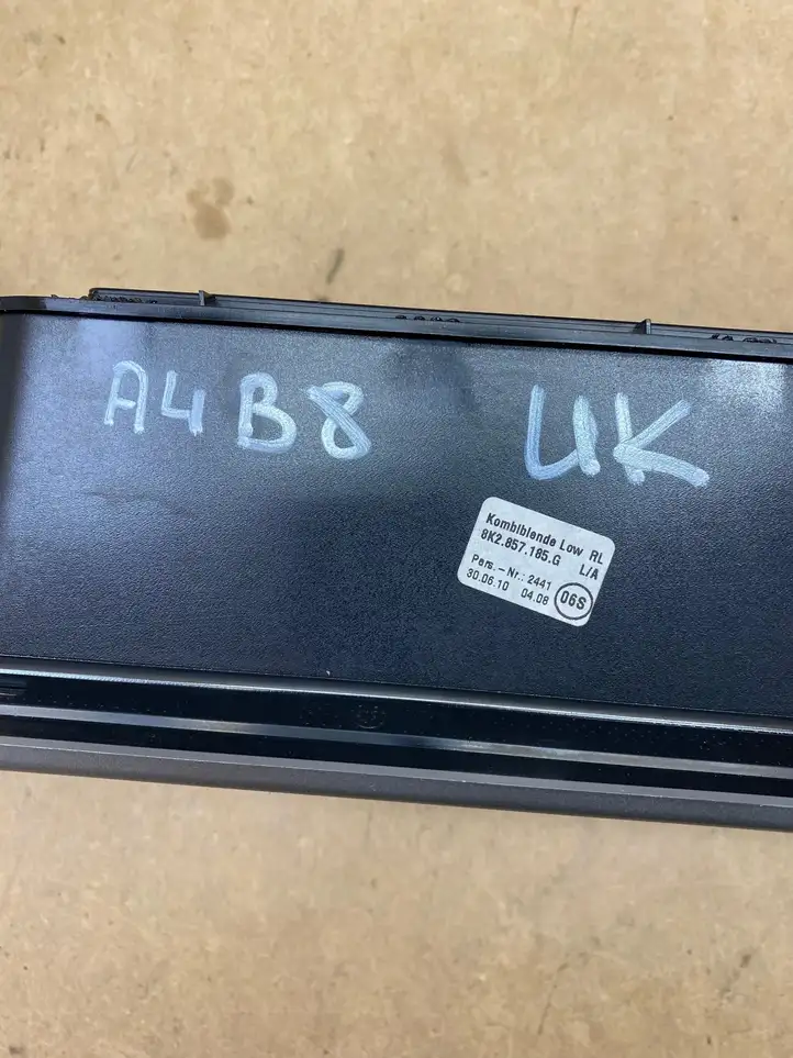Audi A4 S4 B8 8K (2011 - 2015) 8K2857185G Прочие детали салона — фото 4