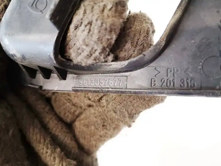 Citroen Xantia (1998 - 2002)  9613057677 Другая деталь салона