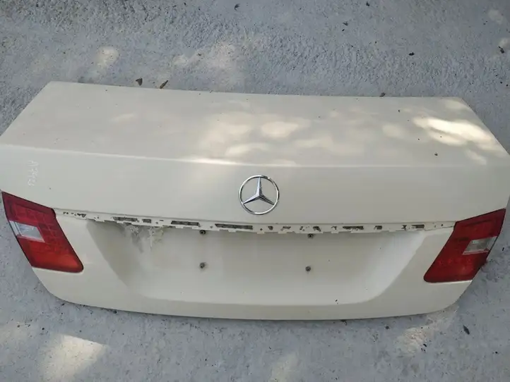 Mercedes-Benz E W212 (2009 - 2016) geltonas Крышка багажника — фото 1