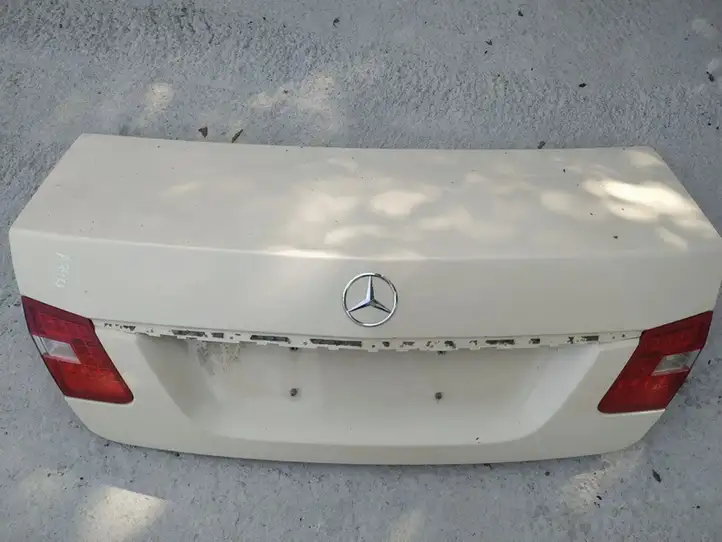 Mercedes-Benz E W212 (2009 - 2016) geltonas Крышка багажника — фото 2