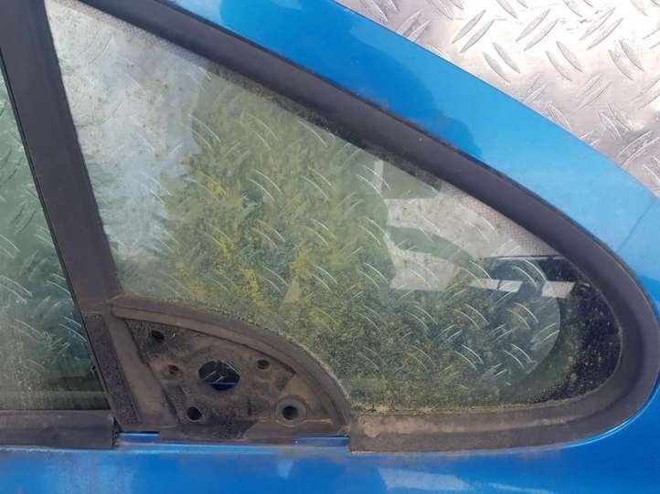 Peugeot 307 Mažasis A priekinių durų stiklas (keturdurio)