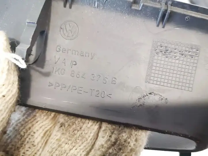 Volkswagen Golf V (2003 - 2009)  1k0864375b Другая деталь салона