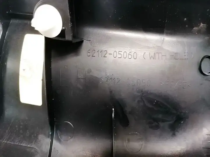 Toyota Avensis T270 (2012 - 2015)  6211205060 Другая деталь салона