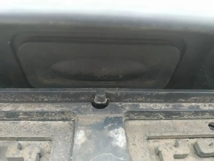 Renault Scenic II - Grand scenic II (2003 - 2006) Ручка крышки багажника — фото 3