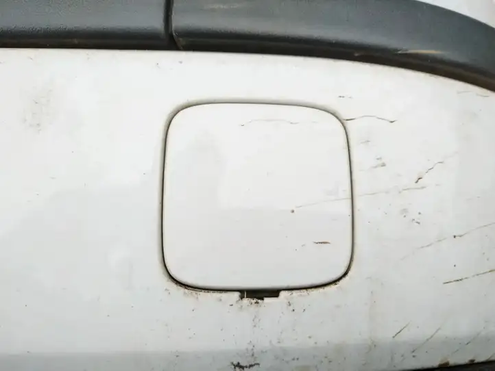 Ford Focus (2005 - 2008) Заглушка буксировочной петли бампера — фото 2