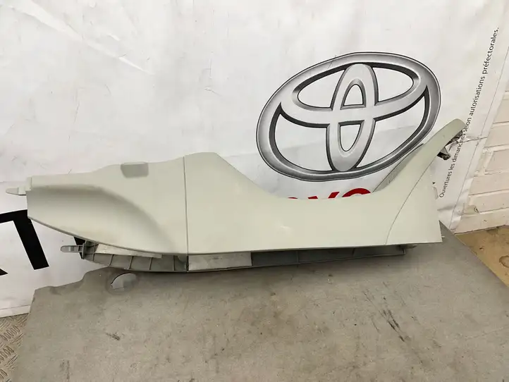 Toyota Prius (XW30) (2009 - 2015) 5881047010 Прочие детали салона — фото 5
