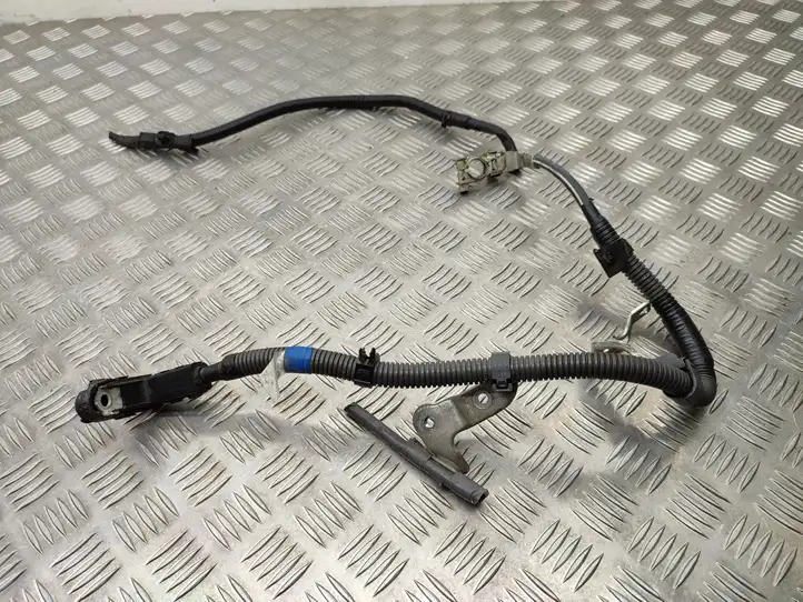 Toyota RAV 4 (XA40) (2012 - 2018) 8282320100 Плюсовой провод аккумулятора — фото 1