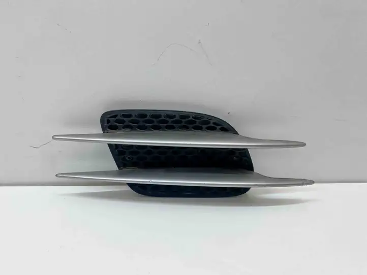 Mercedes-Benz SL R230 (2001 - 2012) 2306900136 Решетка в крыле — фото 1