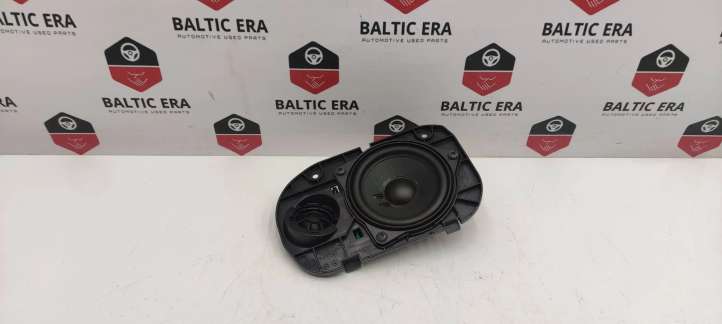 9354083 BMW 5 G30 G31 Garsiakalbis (-iai) galinėje palangėje