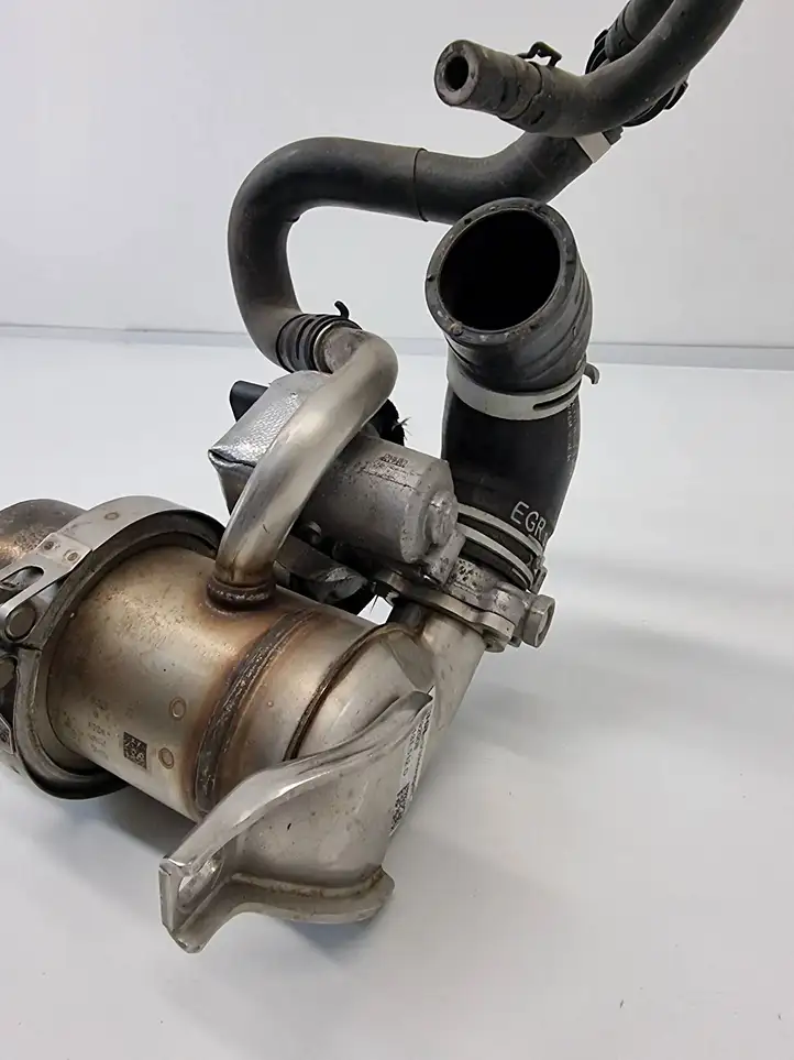 Seat Leon (5F) (2012 - 2019) 04L131512D Охладитель клапана EGR — фото 3
