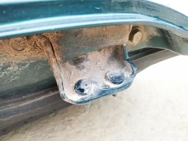 Toyota Corolla E120 E130 (2000 - 2004) Нижняя петля задней двери — фото 1